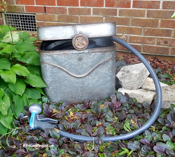 Galvanized hose holder