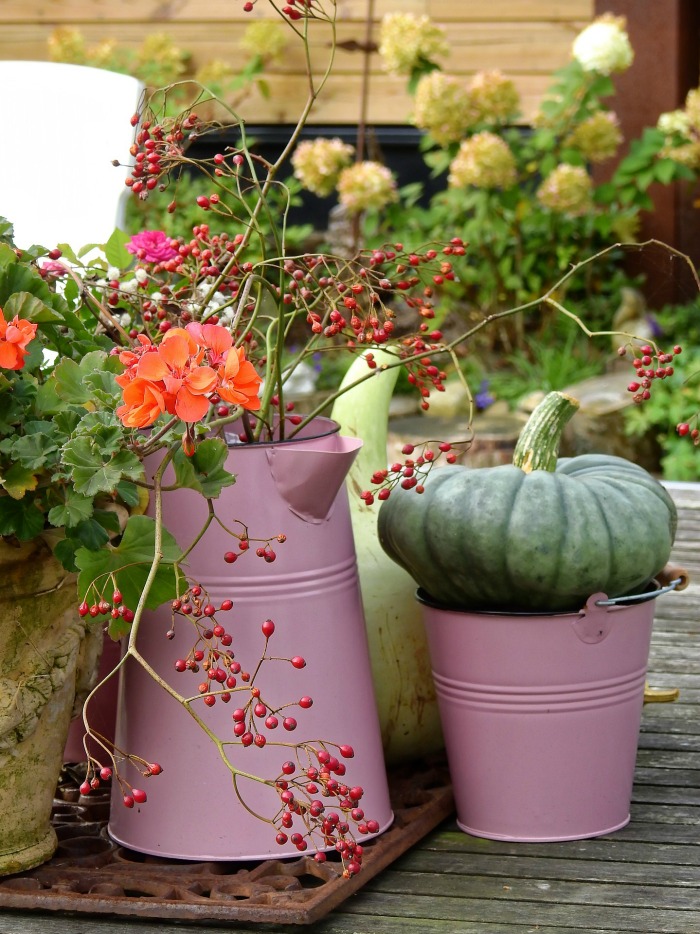 Creative gardening ideas - Pink teapot use as a planter