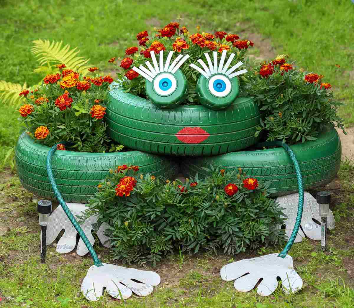 Frog planter made with tires.