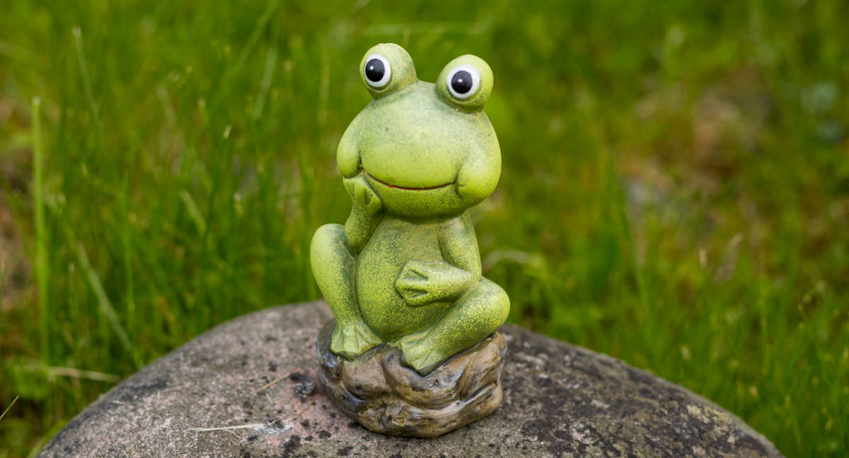 Frog Yard Decor – Frogs inside the Yard